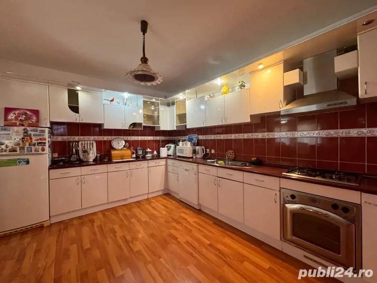 Casă cu 4 camere în Zăvoi