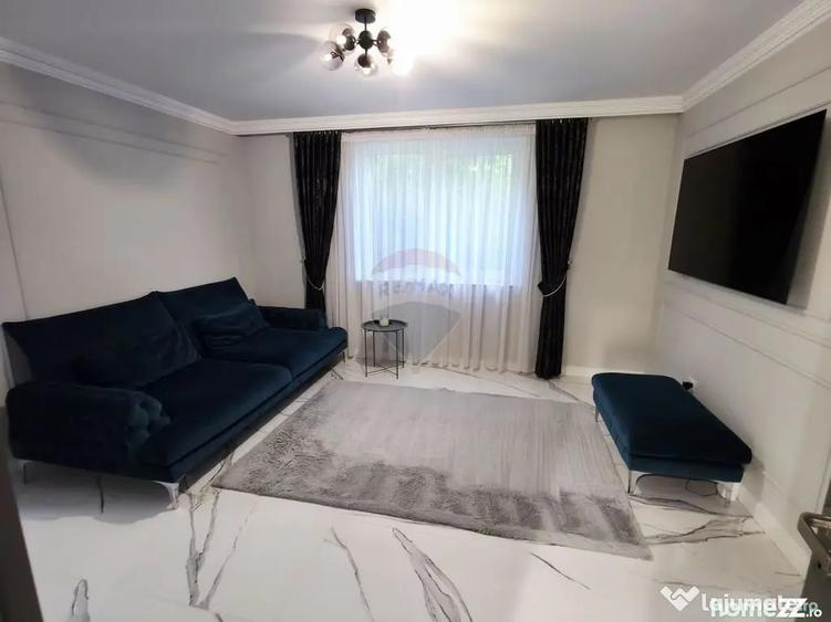 Apartament cu 5 camere decomandat în Precista