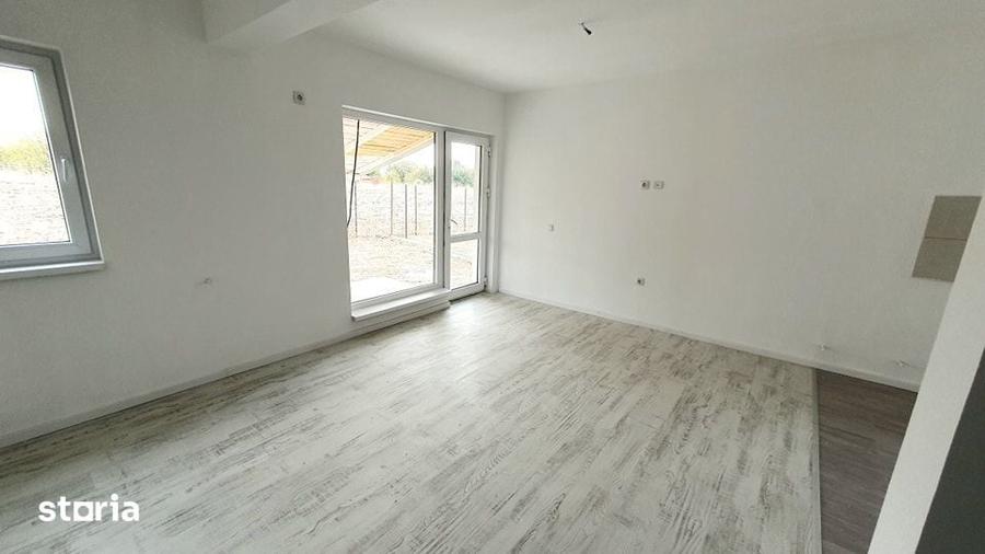 Casă cu 4 camere cu Teren 400 Mp în Crevedia