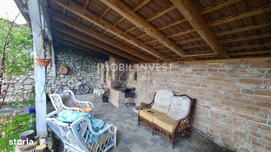Casă cu 4 camere cu Teren 1500 Mp în Rădești