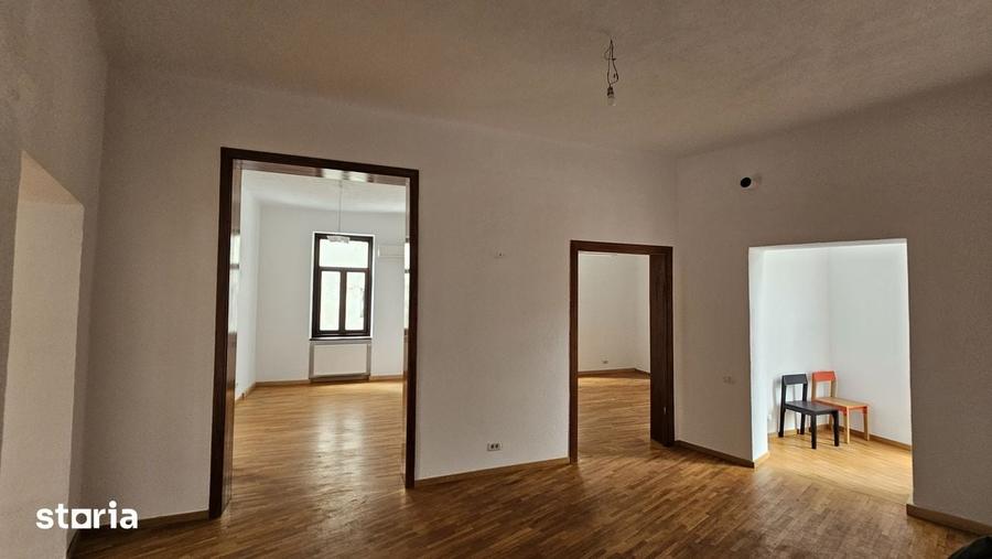 Spațiu comercial, de 159 mp, în Romană