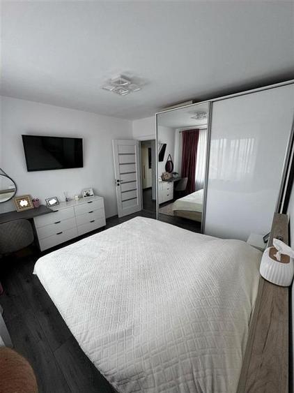 Apartament cu 3 camere decomandat, mobilat în Vasile Aaron