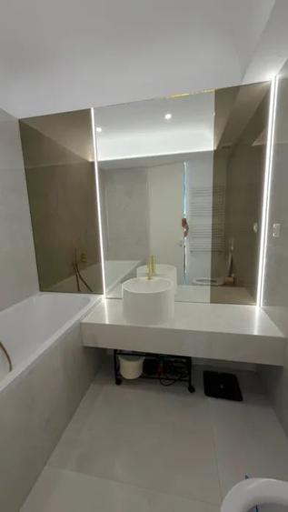 Apartament cu 3 camere semidecomandat, mobilat în Pipera