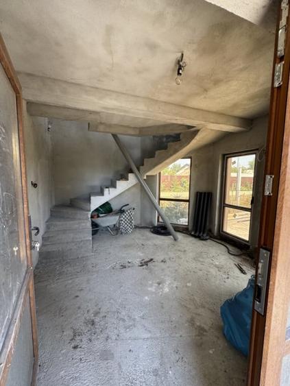 Casă individuală cu 7 camere cu Teren 2274 Mp în Târgșoru Vechi