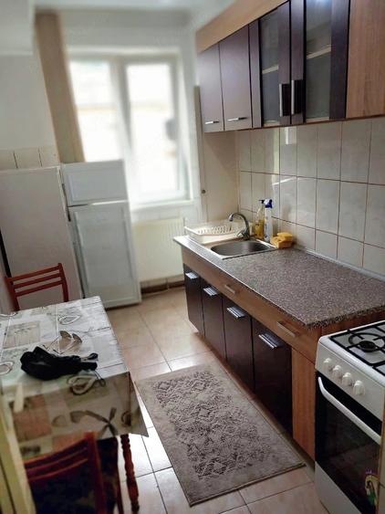 Apartament cu 2 camere semidecomandat în Horea