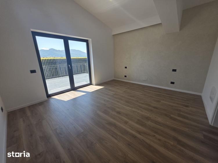Casă cu 3 camere cu Teren 500 Mp în Noua