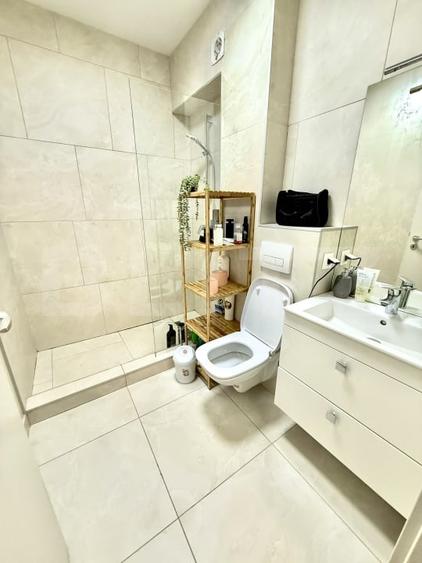 Apartament cu 3 camere decomandat, mobilat în Iris