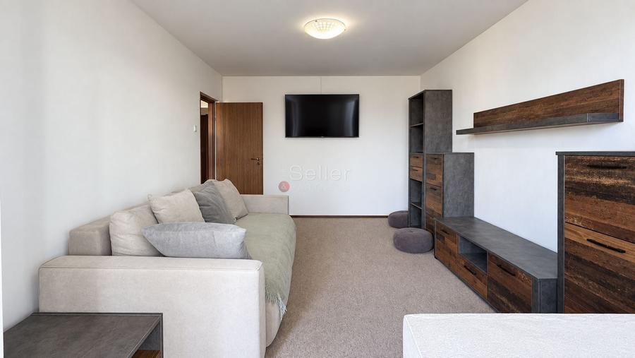 Apartament cu 3 camere decomandat, mobilat în Central