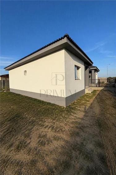 Duplex cu 3 camere cu Canalizare în Moșnița Nouă