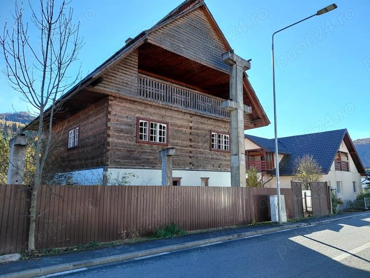 Casă cu Teren 1000 Mp în Central