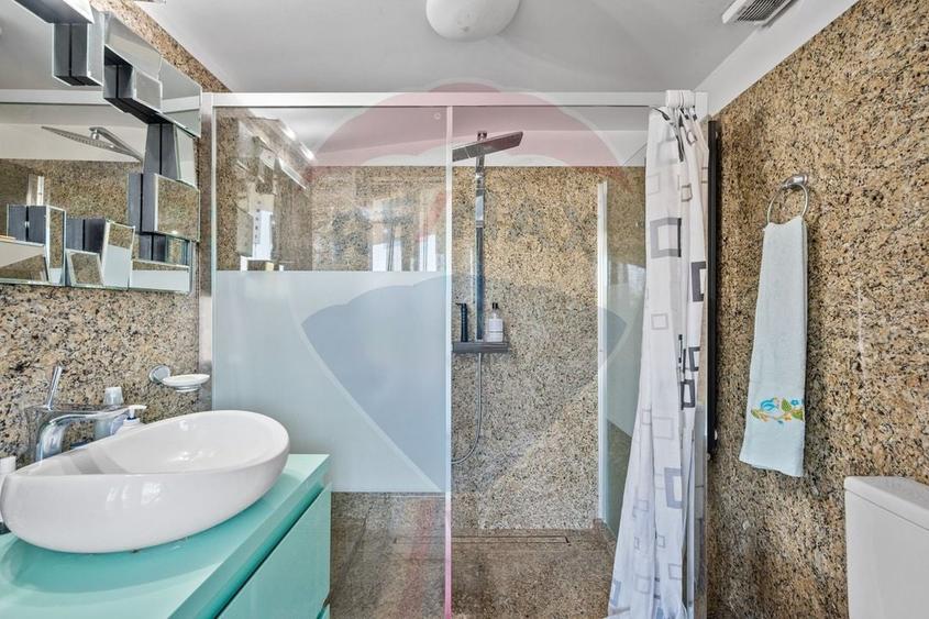 Casă cu 6 camere cu Piscina în Găneasa