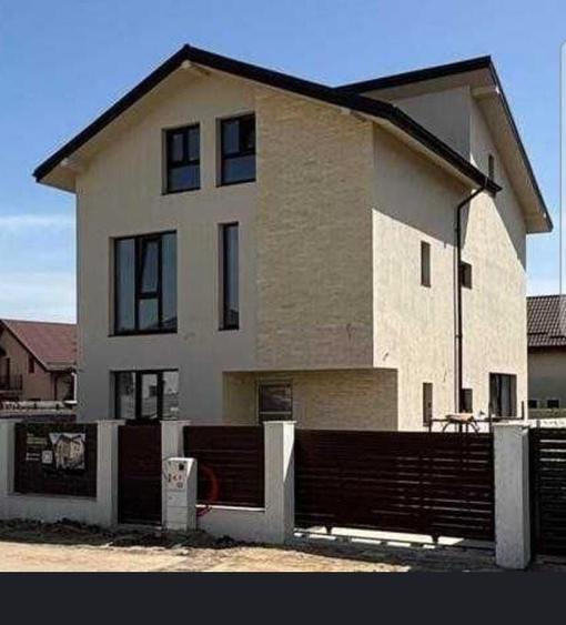 Casă cu 4 camere în Olteni
