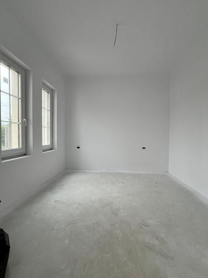 Duplex cu 5 camere cu Teren 300 Mp în Giarmata