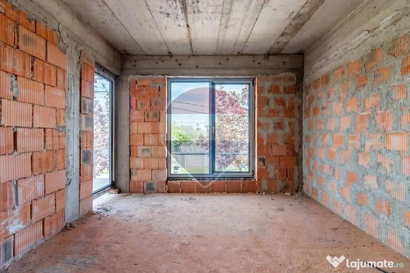 Casă cu 5 camere cu Teren 264 Mp în Central