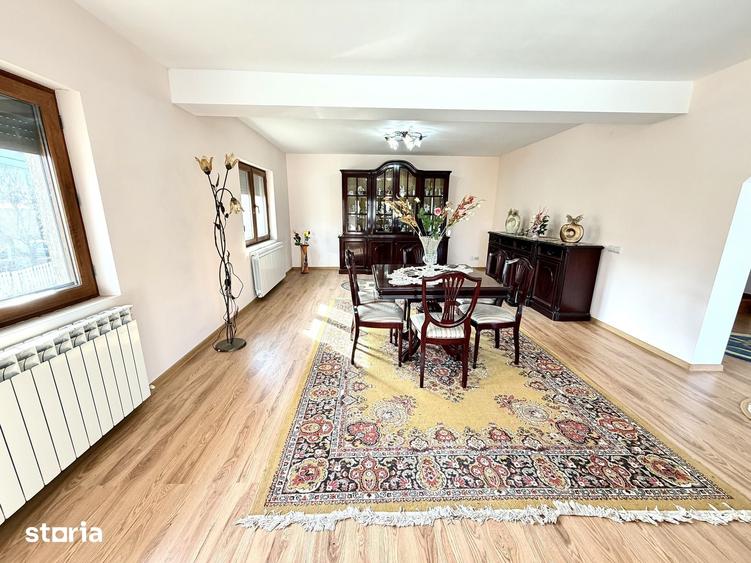 Casă cu 5 camere cu Teren 700 Mp în Sascut