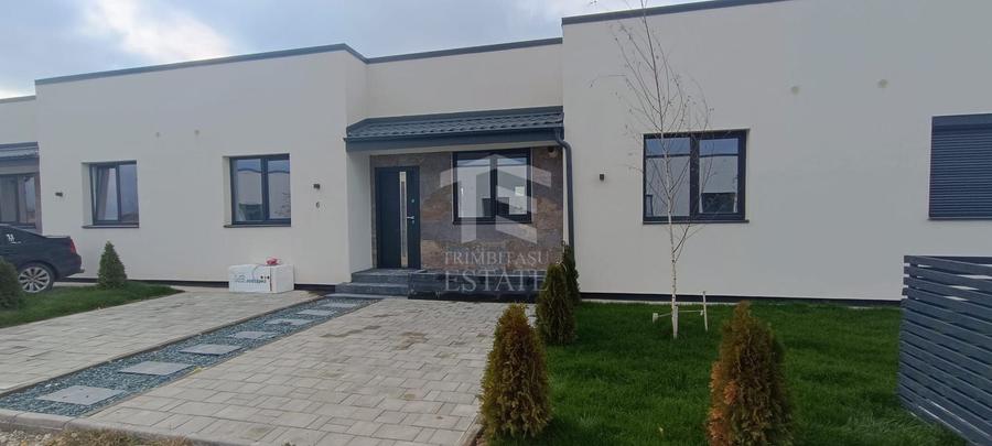 Casă individuală cu 4 camere cu Canalizare în Domnești