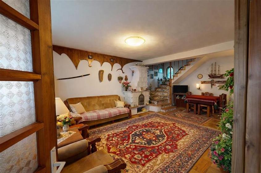Casă individuală cu 8 camere cu Canalizare în Bran