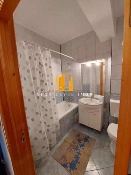 Apartament cu 3 camere decomandat, mobilat în Prundu