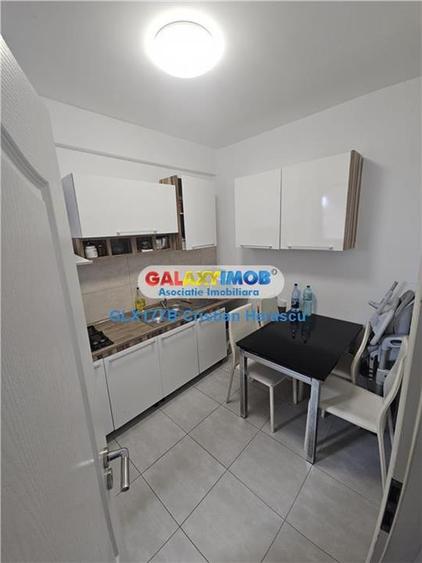 Apartament cu 3 camere semidecomandat în Bucureștii Noi
