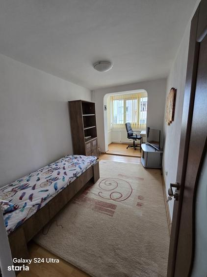 Apartament cu 4 camere decomandat în Decebal