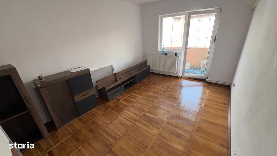 Apartament cu 2 camere decomandat în Petros