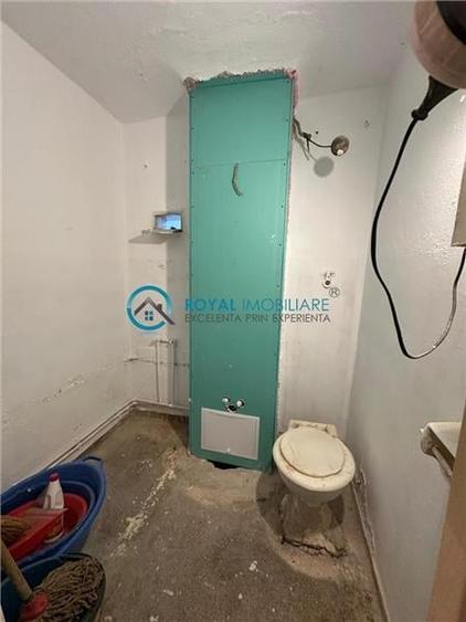 Apartament cu 3 camere semidecomandat în Vest