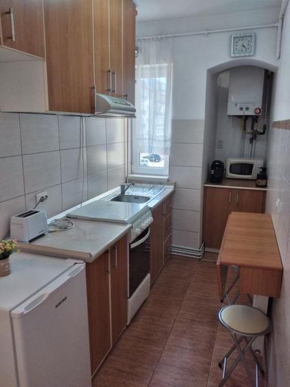 Apartament cu 3 camere semidecomandat în Central