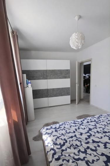 Apartament cu 3 camere decomandat în Florești