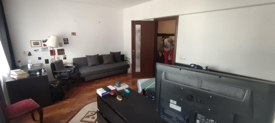 Garsonieră decomandată în Romană