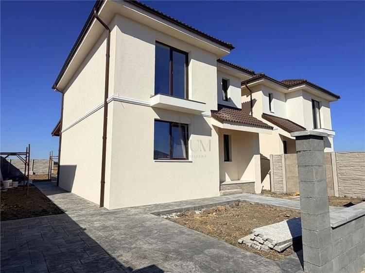 Duplex cu 4 camere cu Canalizare în Moșnița Veche