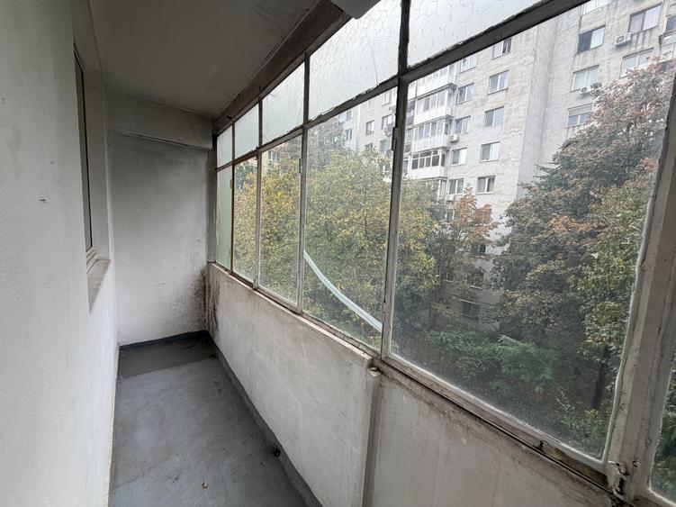 Apartament cu 3 camere decomandat în Tineretului