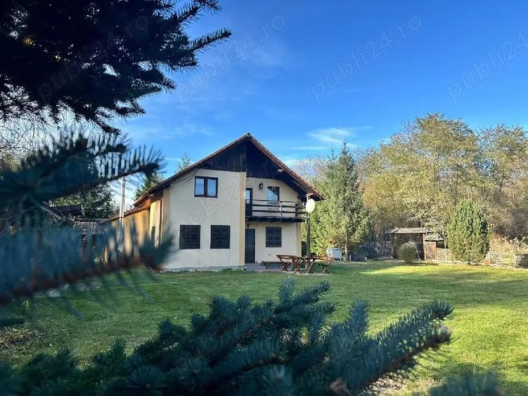 Casă cu 4 camere cu Teren 3400 Mp în Porumbacu de Sus