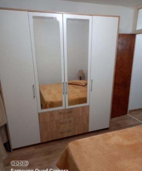 Apartament cu 3 camere decomandat, mobilat în Grivița