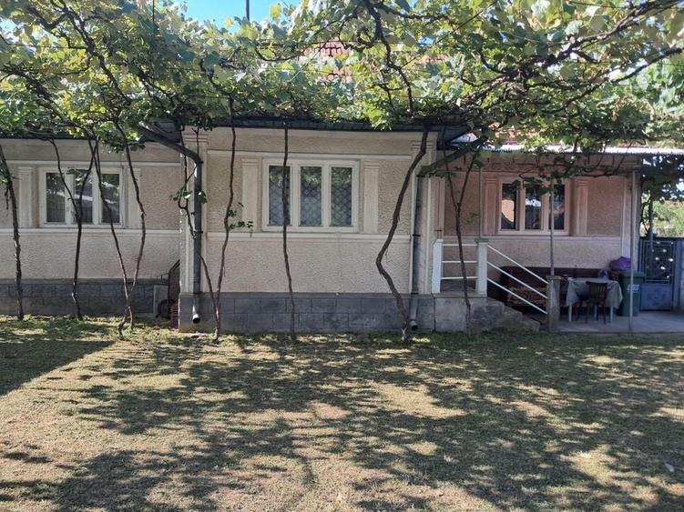 Casă cu 4 camere în Central