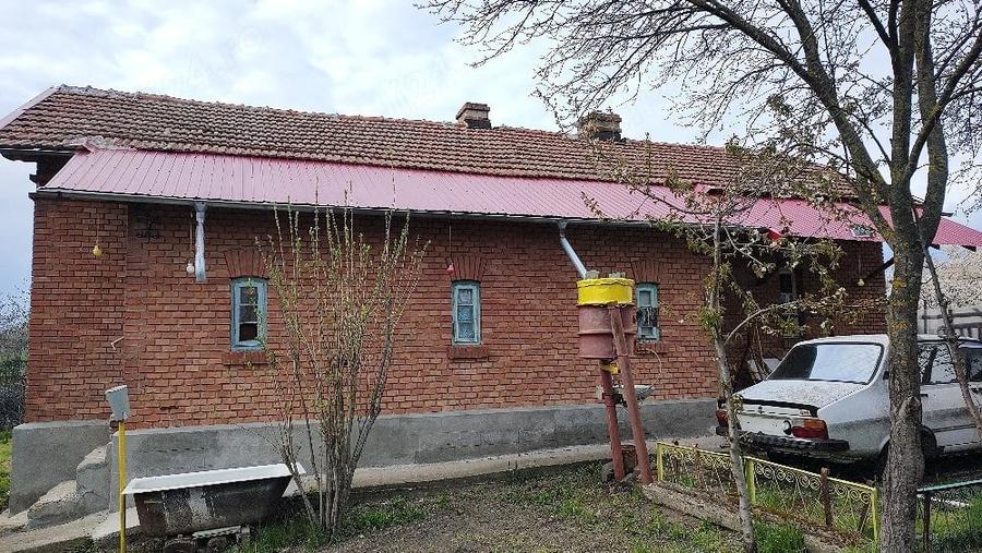 Casă cu Teren 5000 Mp în Central