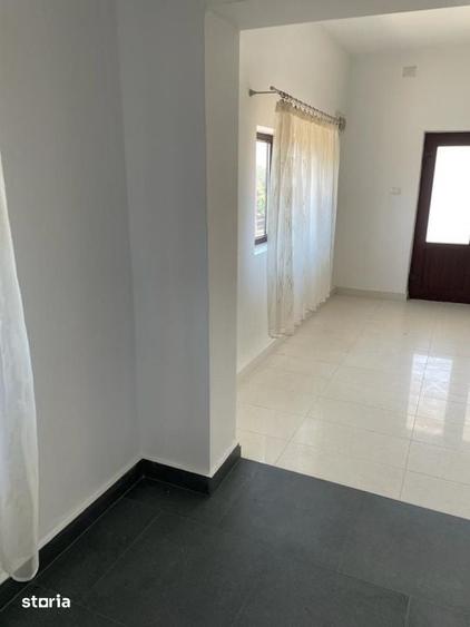 Casă cu 3 camere cu Teren 2263 Mp în Central