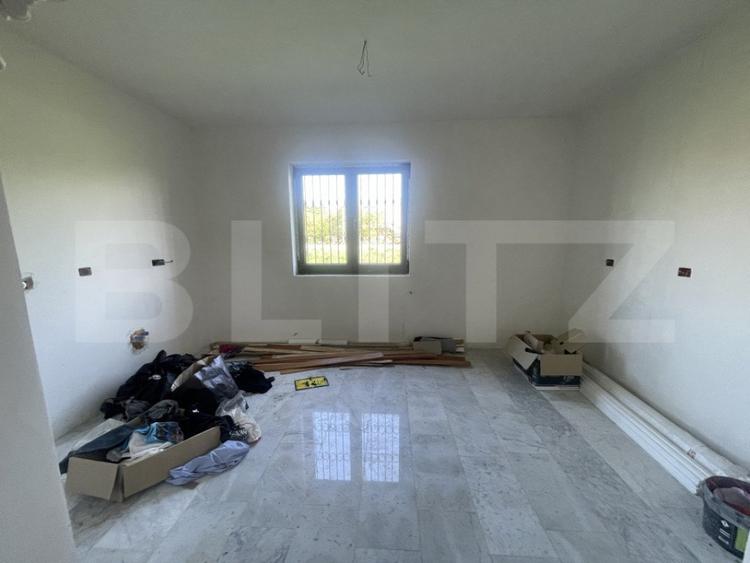 Casă cu 5 camere cu Canalizare în Botiz