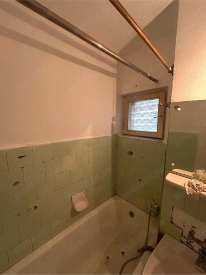 Apartament cu 3 camere decomandat în Micro 16