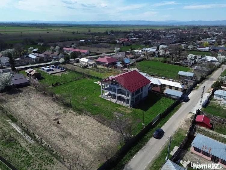Casă cu 7 camere cu Teren 1025 Mp în Ciușlea