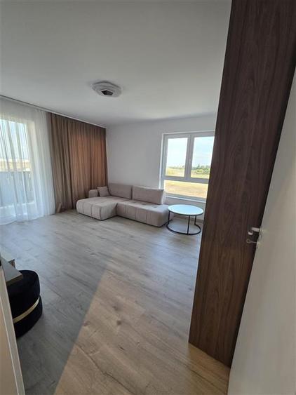 Apartament cu 2 camere decomandat în Tractorul