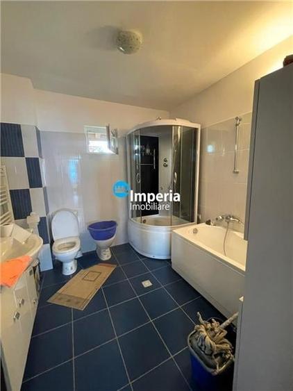 Casă individuală cu 7 camere cu Canalizare în Rediu