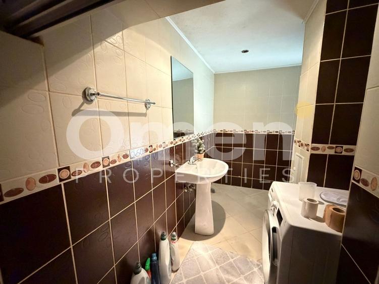 Casă individuală cu 6 camere cu Canalizare în Central
