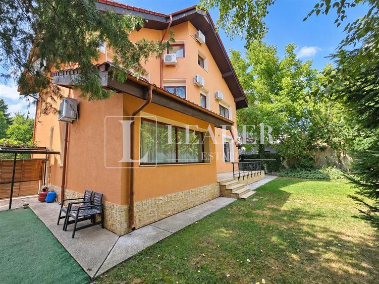 Casă cu 8 camere cu Teren 550 Mp în Iancu Nicolae