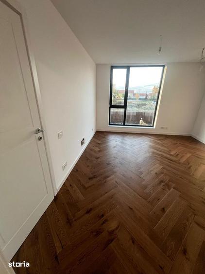 Casă cu 5 camere cu Teren 208 Mp în Central