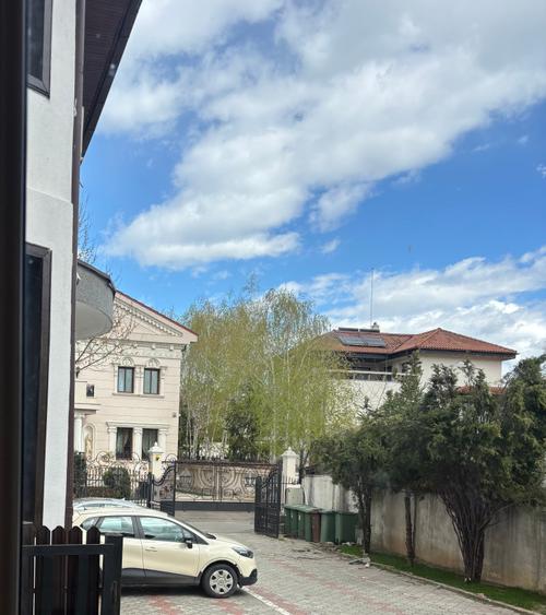 Casă individuală cu 12 camere cu Teren 520 Mp în Sisești
