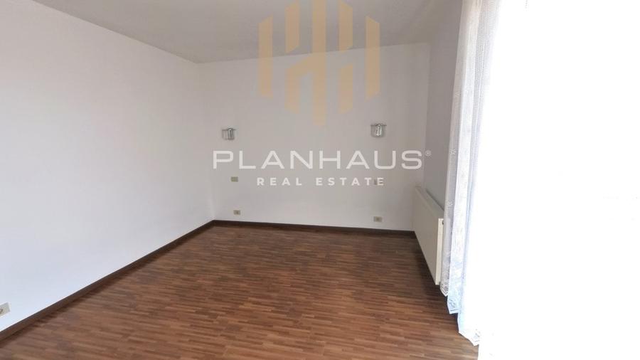 Apartament cu 4 camere semidecomandat, mobilat în Hotvon
