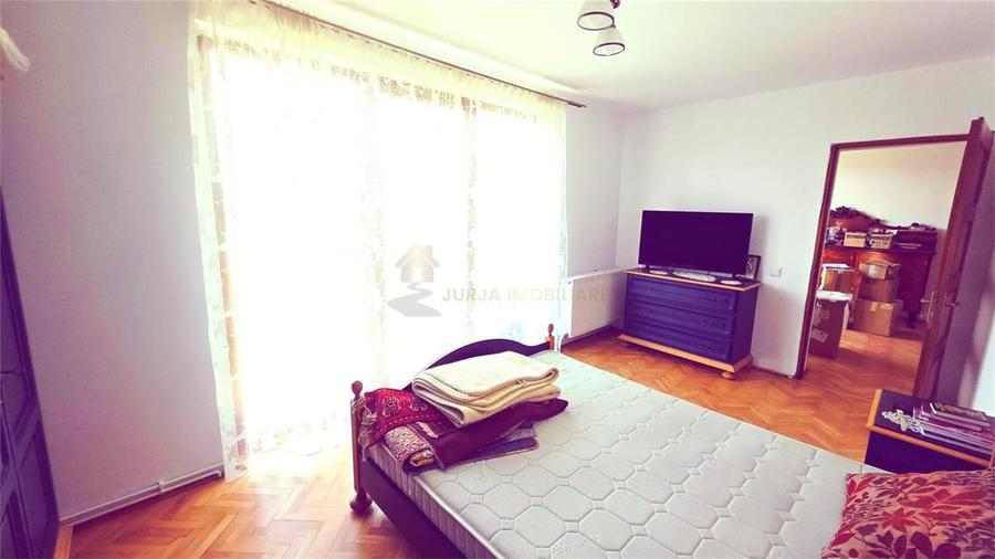 Apartament cu 3 camere semidecomandat, mobilat în Andrei Mureșanu