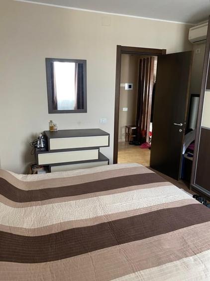 Apartament cu 4 camere decomandat, mobilat în Faleza Nord