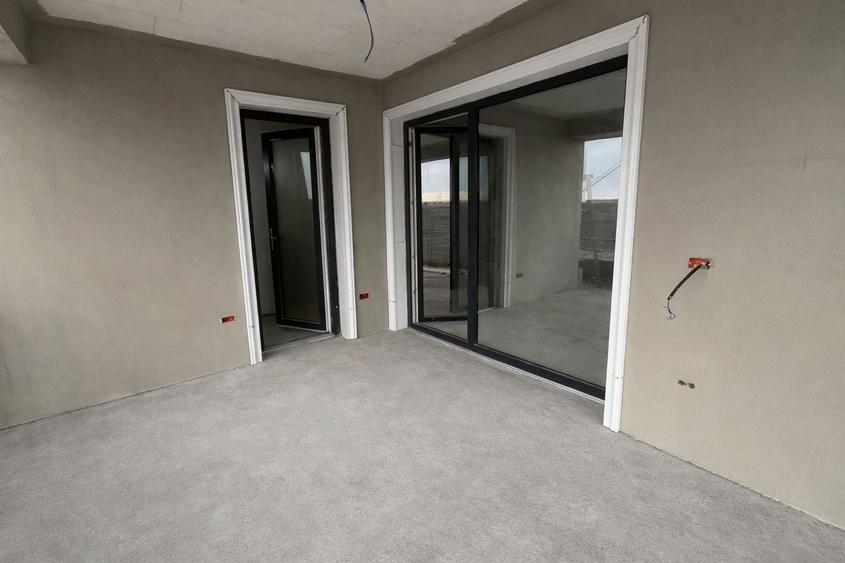 Duplex cu 4 camere cu Canalizare în Săcălaz