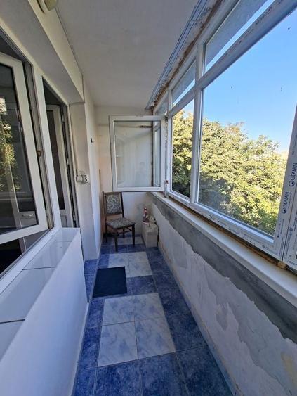 Apartament cu 3 camere semidecomandat în Gorjului